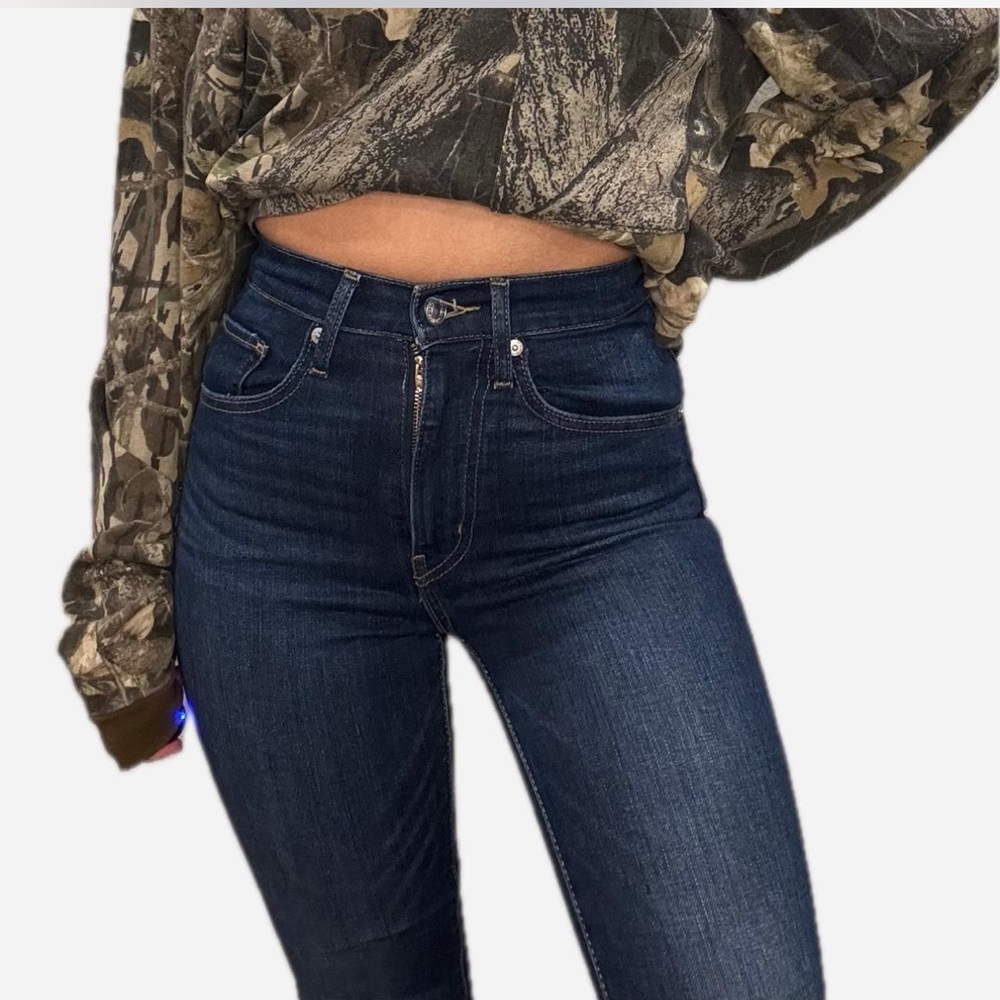 High rise Levi’s super skinny jeans 💙